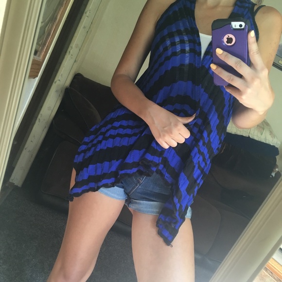 Blue & Black Flowy Shrug - Picture 2 of 9